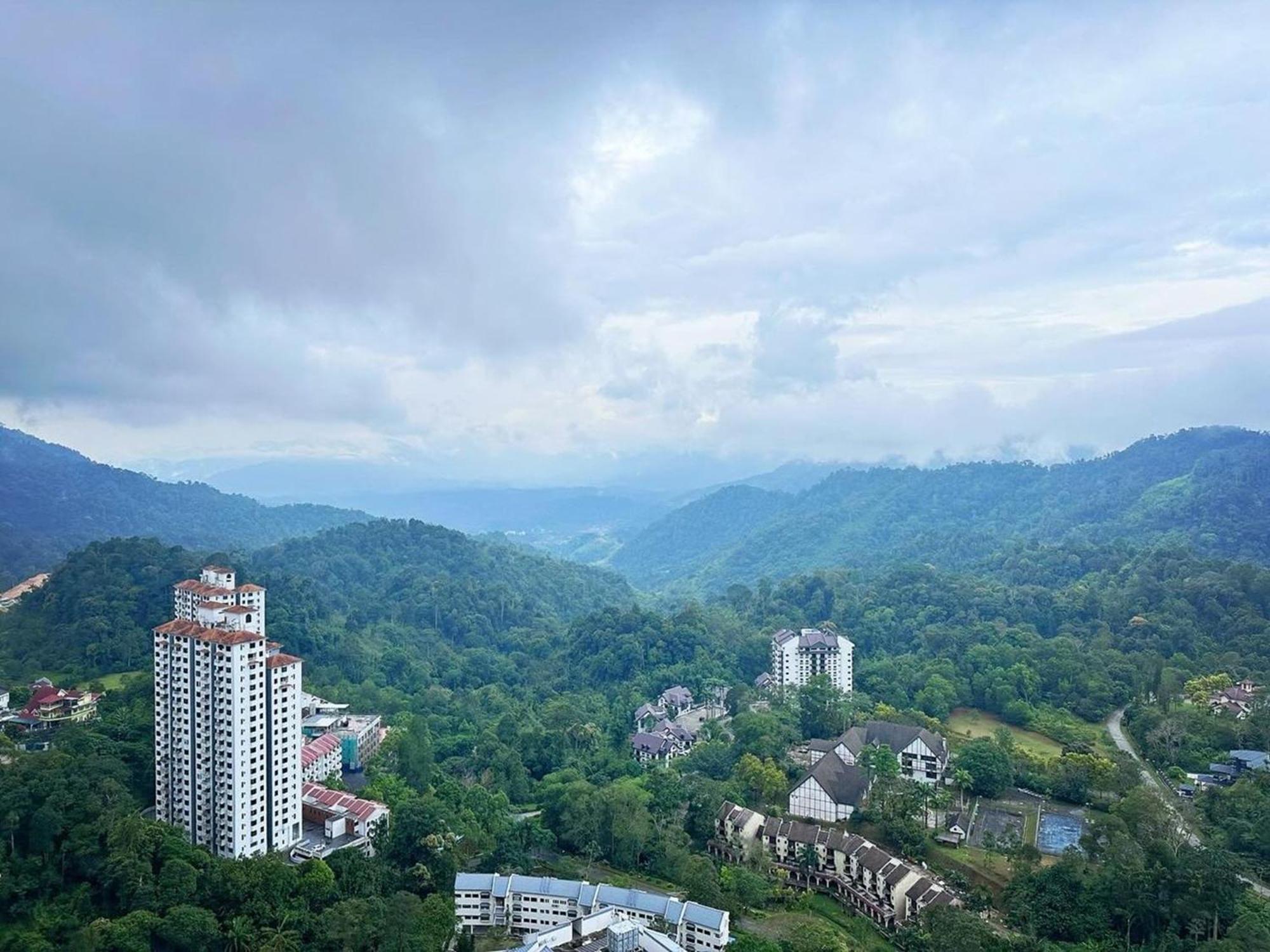 Swiss-Garden Hotel & Residences, Genting Highlands Exterior photo The view of the resort from the top of the resort